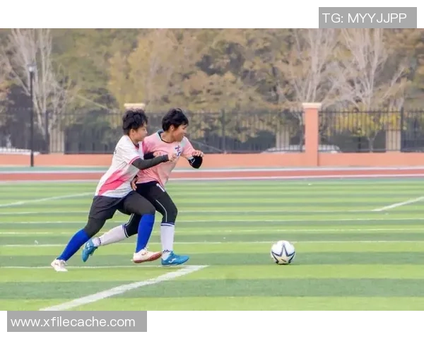 足球明星之间的深厚友谊与默契配合展现了体育精神的无限魅力