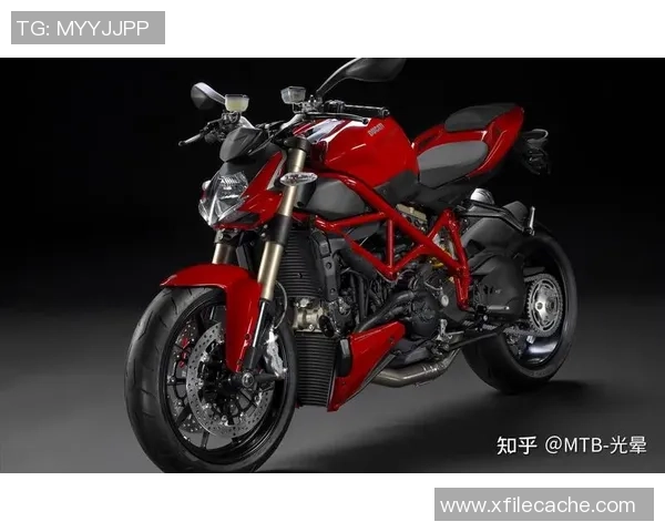 足球明星骑摩托激情四溢广告视频展现速度与激情的完美结合