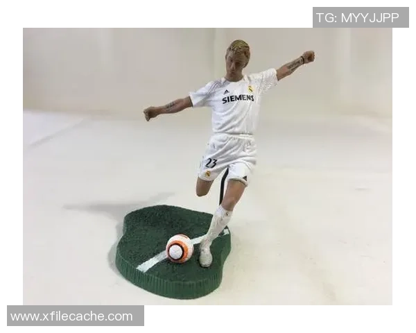 2022年足球明星玩偶热潮揭秘与收藏价值分析