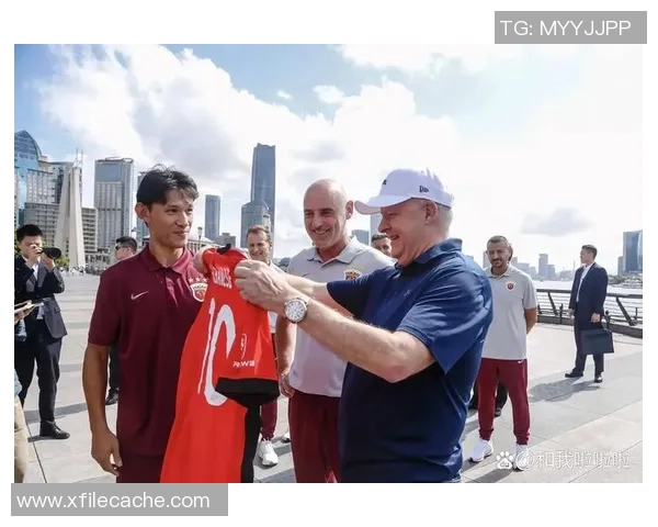 上海篮球队比赛经验引发热议球迷对战术选择和球员表现展开激烈讨论