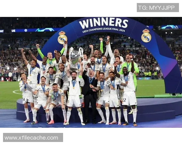 红衣服足球明星的传奇故事与辉煌成就揭秘 红衣服足球明星的传奇故事与辉煌成就揭秘