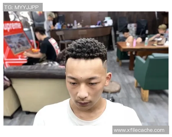 足球明星的黑人烫发型展现个性魅力与时尚风潮的完美结合 足球明星的黑人烫发型展现个性魅力与时尚风潮的完美结合