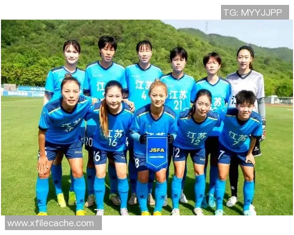 女子足球明星风采尽显她们在绿茵场上的魅力与坚持